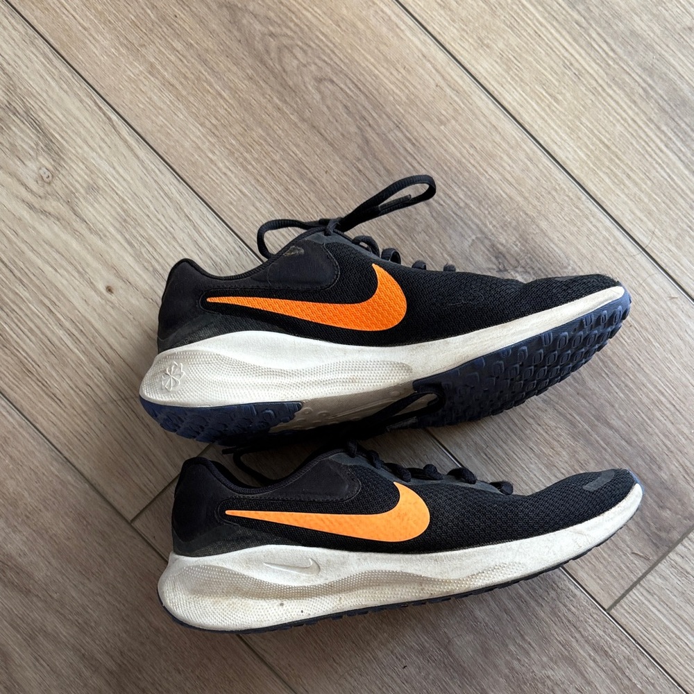 Nike Men's Black and Orange Athletic Shoes